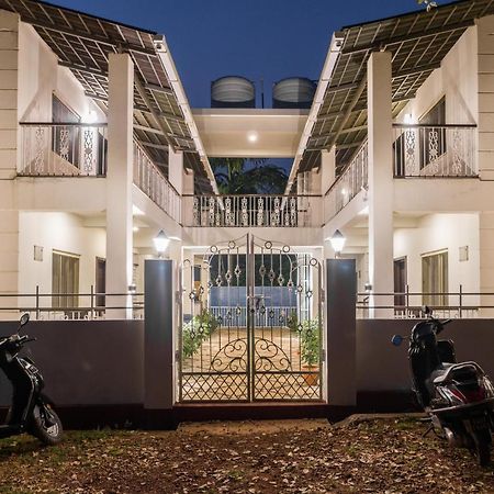 Marine Studios Le Pension Candolim Bagian luar foto