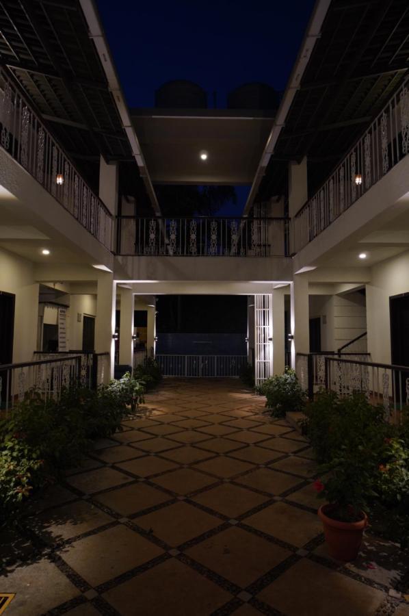Marine Studios Le Pension Candolim Bagian luar foto