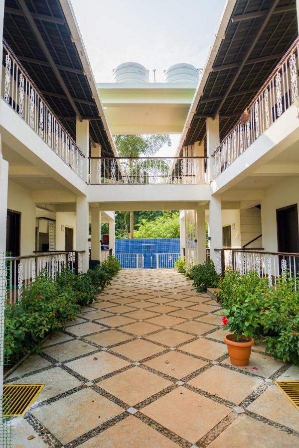 Marine Studios Le Pension Candolim Bagian luar foto