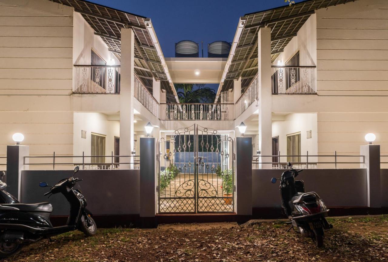 Marine Studios Le Pension Candolim Bagian luar foto