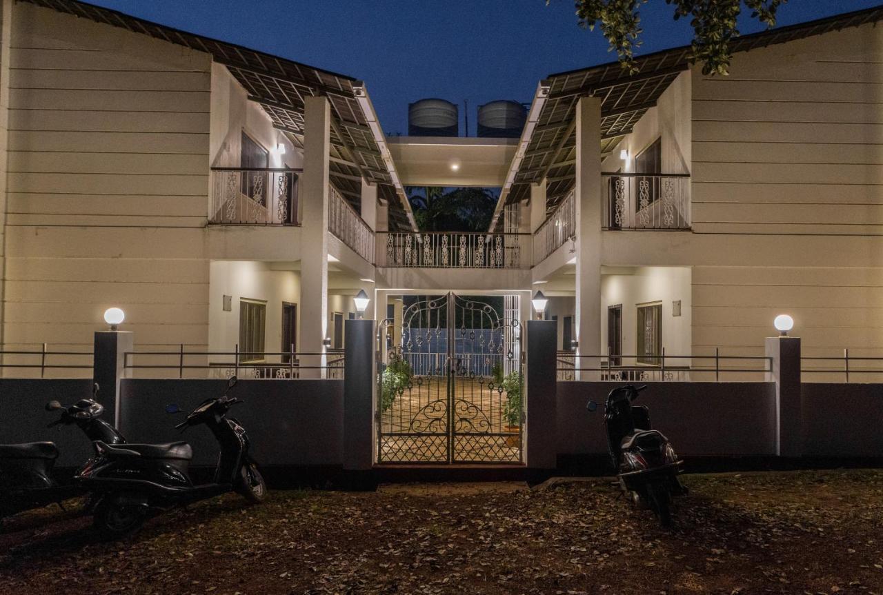 Marine Studios Le Pension Candolim Bagian luar foto